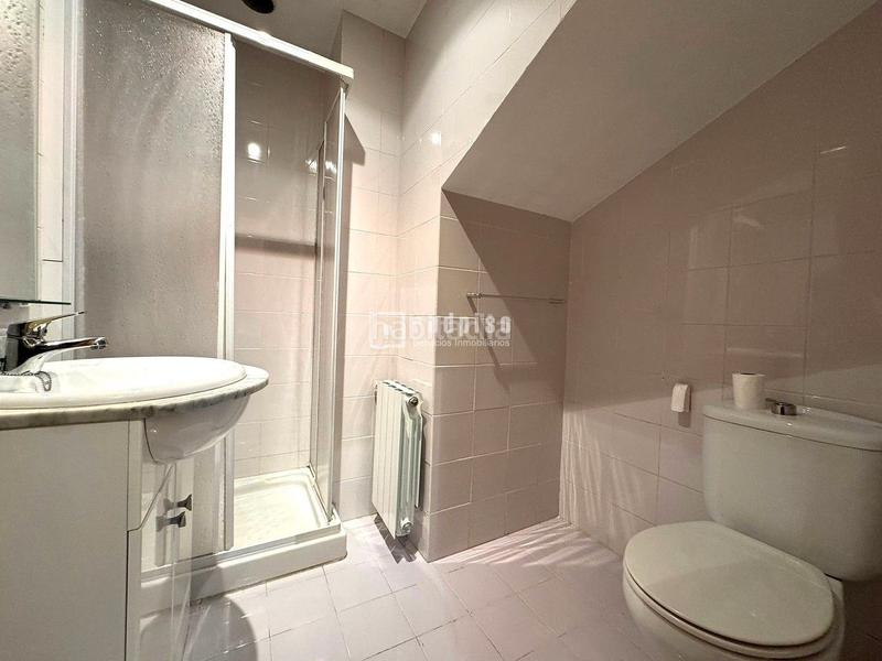 Foto 102b75d3-5ce6-46d9-9fb3-ee1198a6540c. Zweistöckige wohnung mit heizung in Valleaguado-La Cañada Coslada