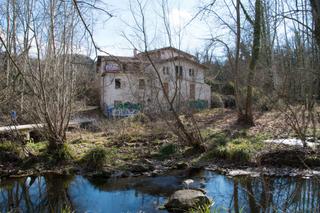 Maison  Carrer ignasi buxó i gou. Casa y terreno a reformar en olot, girona