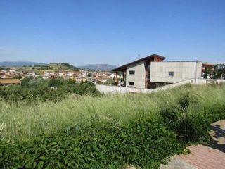 Terreno residencial  Esquerda. Solar en venta