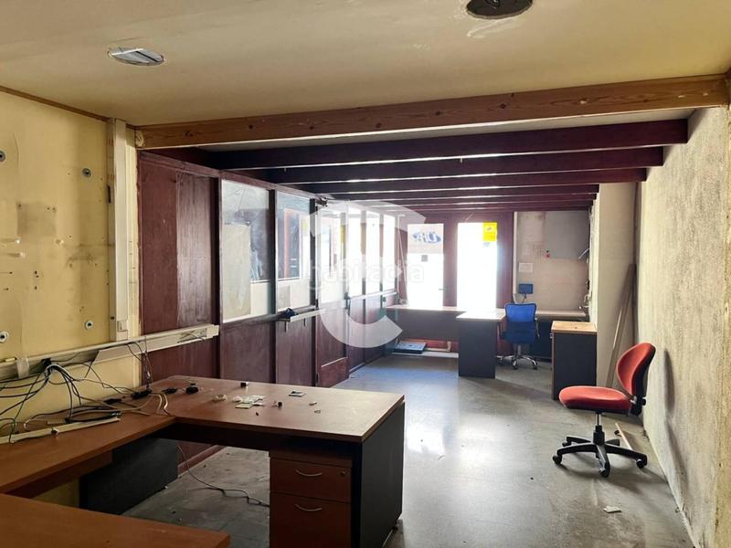 Foto f0f04cd7-5b99-4d97-83aa-936edff1727a. Location local commercial dans Estadi-Santa Anna Vic