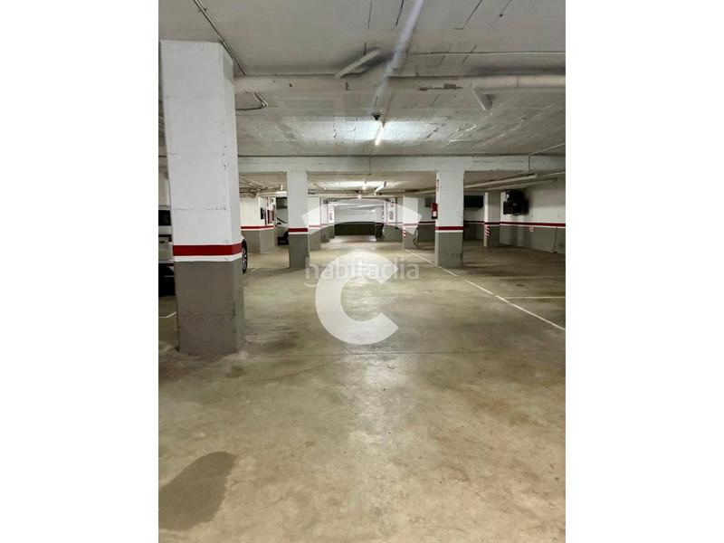 Foto b98953f8-50d8-420a-897c-23a7444299f3. Posto auto in Centre Vic