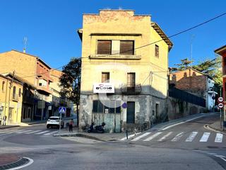 Gewerbliches Grundstück  Sant fortià. Oportunidad de rehabilitación en el centro de torelló