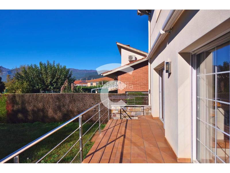 Foto 416bee04-5016-4a3d-bba1-395651c80e9e. Maison avec chauffage parking dans Olot