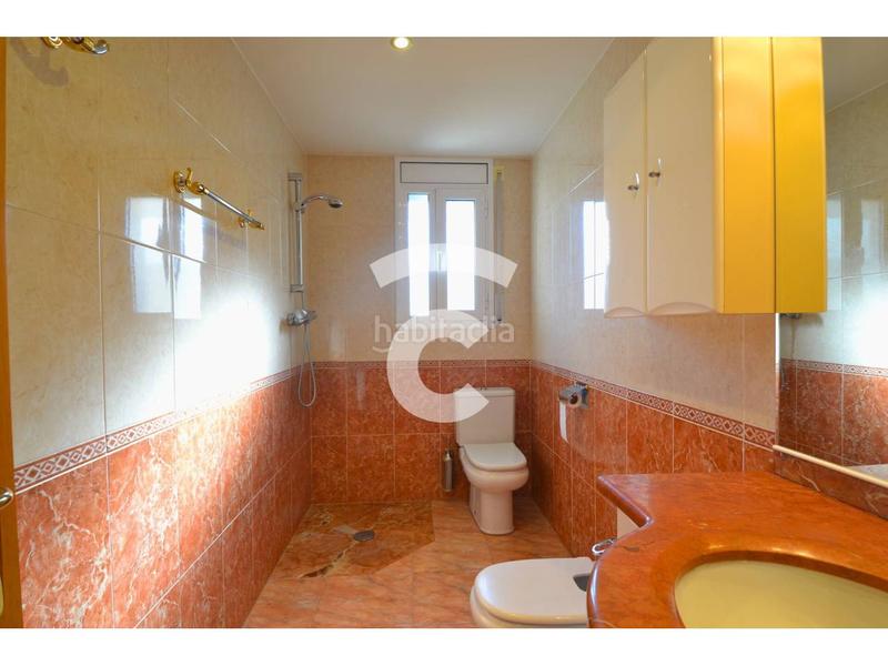 Foto ce3cedf4-f368-4fba-942d-5e8842d35009. Maison avec chauffage parking dans Olot