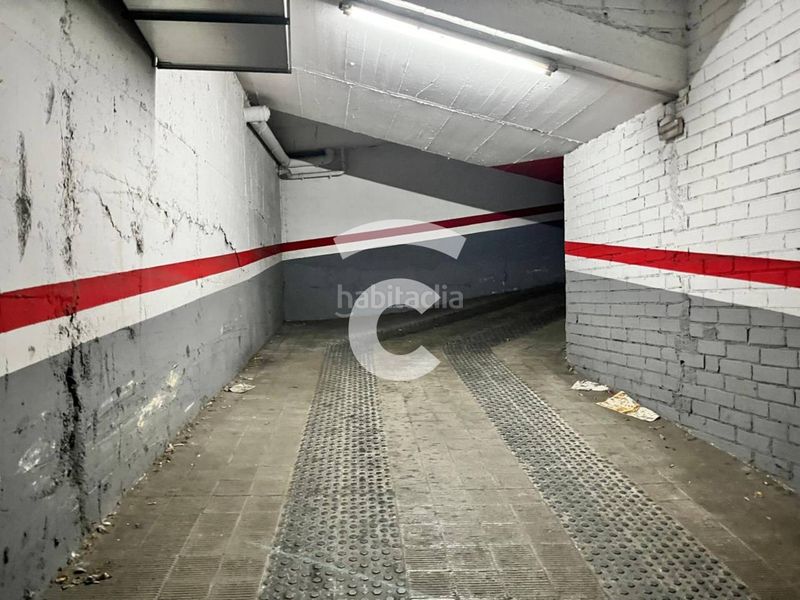 Foto 302e5f9f-3f49-478e-9dd0-73a89d6b9332. Aparcament cotxe a Centre Vic