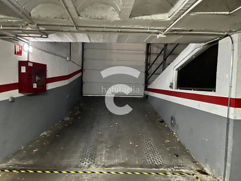 Foto e9d521d0-c5c0-41a4-a9f7-1d9d478e1c75. Aparcament cotxe a Centre Vic