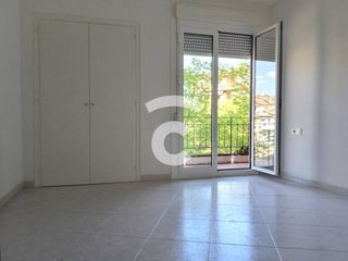 Flat  Plaza sardana. Piso en venta en torelló