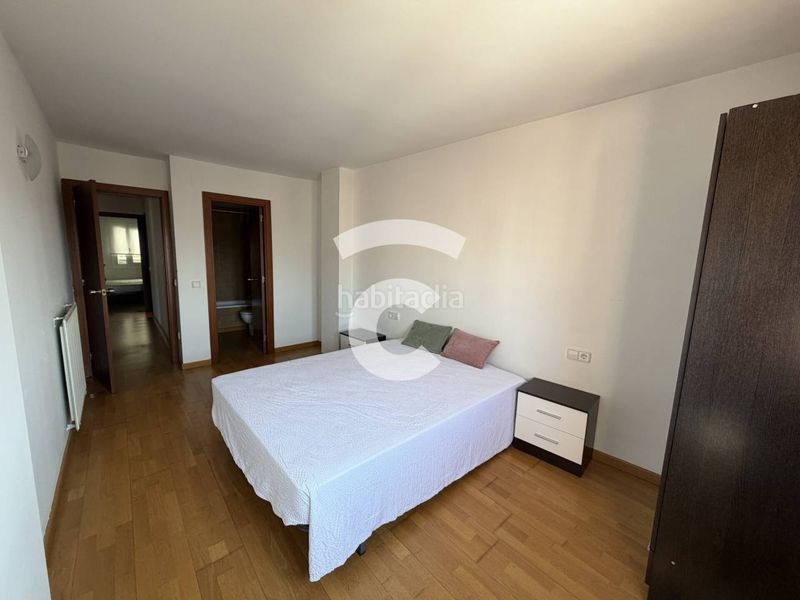 Foto d0ab42fe-947a-4013-9c73-043bc142155f. Pis amb calefacció aparcament a Centre Vic