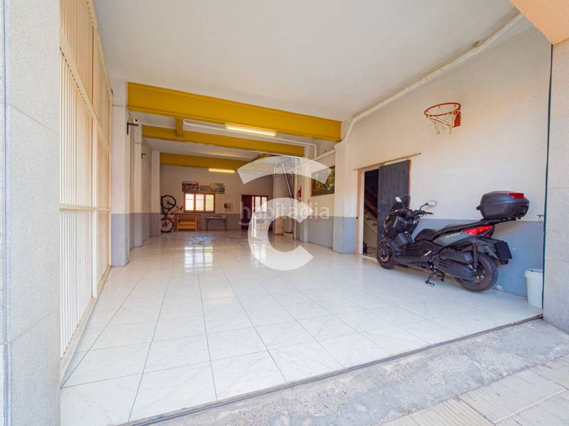 Foto a1e3a279-22c3-49ce-83fa-047c0521930b. Casa amb calefacció aparcament a Manlleu