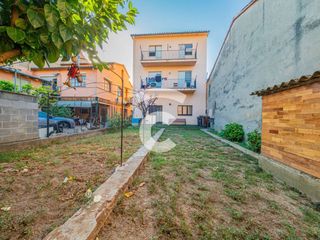 Casa  Calle tarragona. Casa ideal para dos generaciones de una misma familia
