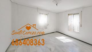 Appartement à Montilla. Piso sin gotelé con cochera cerrada