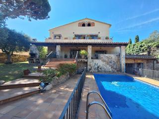 Casa a Carrer eroles 31. Villa impresionante cerca de platja d´aro
