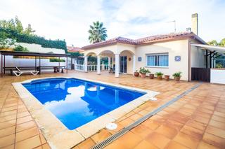 Chalet  Passeig topazi. Casa en treumal sant antoni de calonge