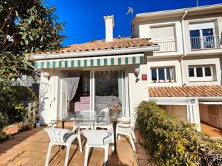 Casa aparellada a Avinguda de fanals 18