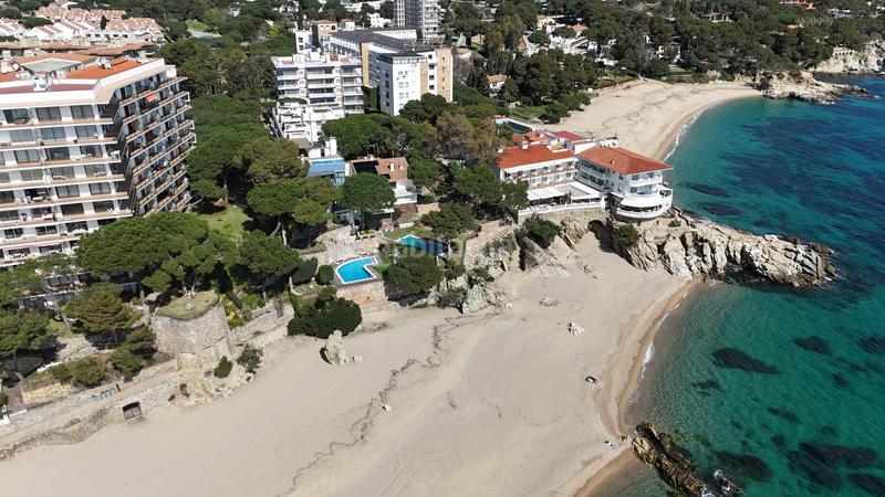 Foto c37986ee-b204-40ae-841d-be750f8e5a2b. Planta baja exclusiva planta baja en primera línia de mar en Platja d´Aro