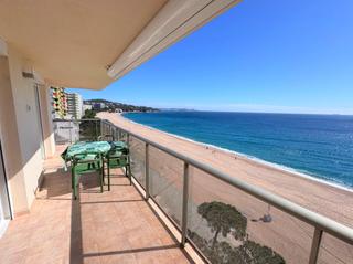 Apartament a Avinguda costa brava 34. Espectaculespectacular apartamento en primera linea de mar en pl