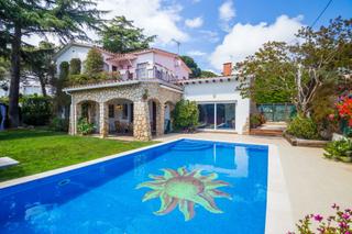 Casa a Castell d´Aro. Encantadora casa rústica con piscina en entorno natural – s’agar