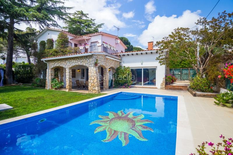 Foto b306e221-93e6-4676-82ea-b50e5f1537d4. Maison avec cheminée chauffage dans Castell d´Aro