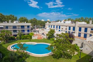Pis  Carrer toses. Apartamneto con piscina y parquing