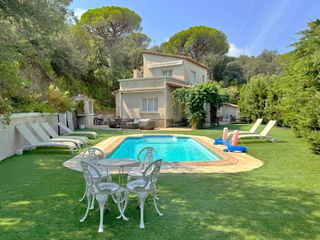 Casa  Carrer isidre nonell. Casa ideal en la costa brava con licencia turística