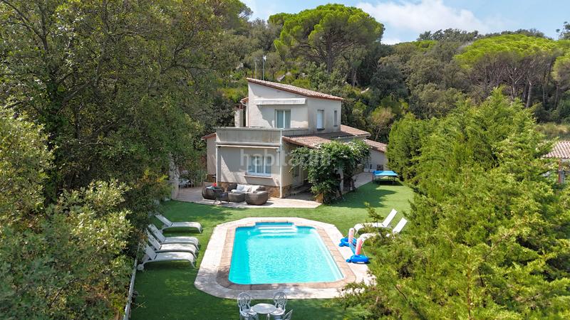 Foto 791b5dea-5664-48c3-a11f-5e6c8fef28f0. Casa amb xemeneia aparcament piscina a Cabanyes-Mas Ambrós-Mas Pallí Calonge