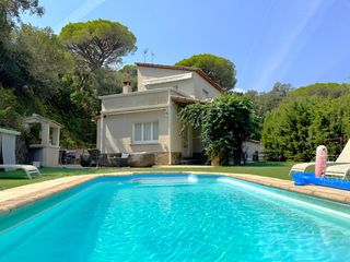 Haus  Carrer isidre nonell. Casa ideal en la costa brava con licencia turística