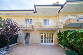 Casa adosada en Plaa nacions 12