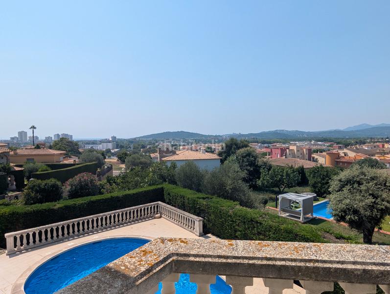 Foto e367e177-f77a-4f1c-95cd-b98c5945dbe9. Chalet mit kamin heizung parking pool in Fenals Platja d´Aro