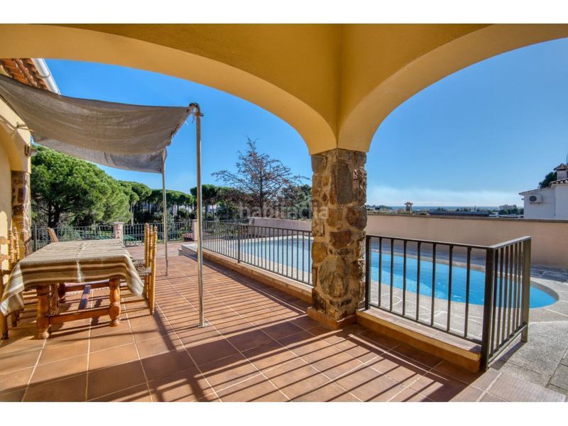 Foto eb9d3ca4-3611-47cd-8407-fd323dae25e5. Casa amb aparcament piscina a Castell d´Aro