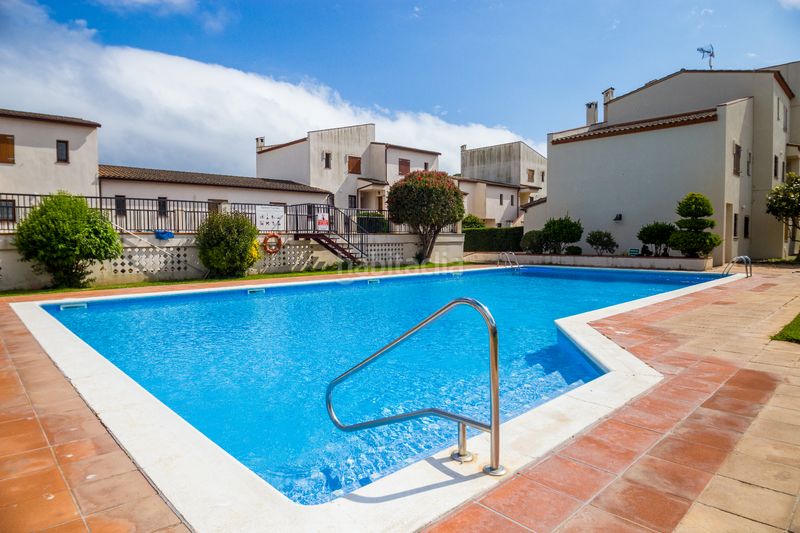 Foto dd9e17aa-d246-463e-87d0-18006f80993b. Casa adosada en carrer bergantí 1 descubre tu nuevo hogar en Sant Antoni de Calonge