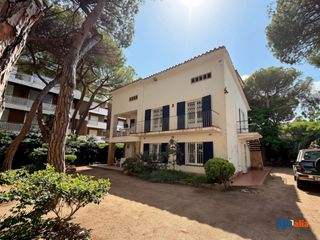 Casa  Carrer lleida. Casa con gran potencial en segunda línea de mar, en platja d’aro