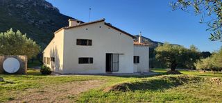 Chalet in Roquetes. Chalet en la falda dels ports