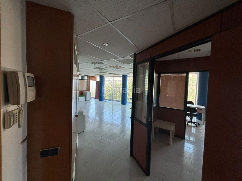 Foto aebcadf5-33aa-43d4-b6ac-688902ca654d. Ufficio con parcheggio in Llevant Reus