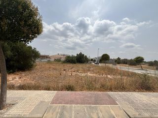 Terreny residencial a Roquetes. Parcela urbana de 888 m2 en la urbanización els pilans