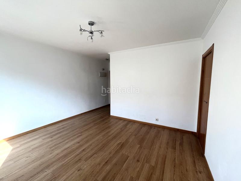 Foto 89c83ba0-78ca-4dc3-ad1b-e09a39b4cc7b. Alquiler piso dos dormitorios, cocina equipada, trastero en Vigo