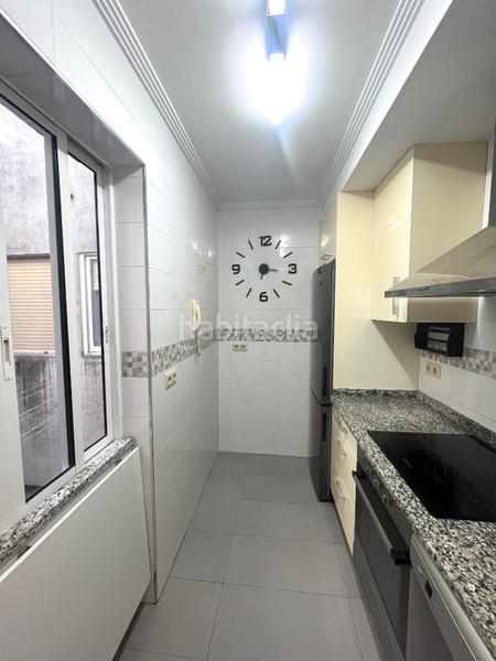 Foto b39acd11-8b80-4b4f-adb4-2585d1f28a4c. Alquiler piso dos dormitorios, cocina equipada, trastero en Vigo