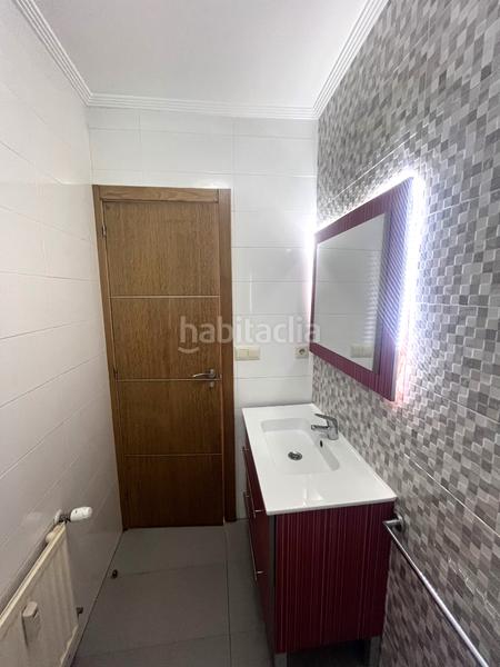 Foto e43ca1ec-aebb-4668-8dfd-ca3facbdcee6. Alquiler piso dos dormitorios, cocina equipada, trastero en Vigo