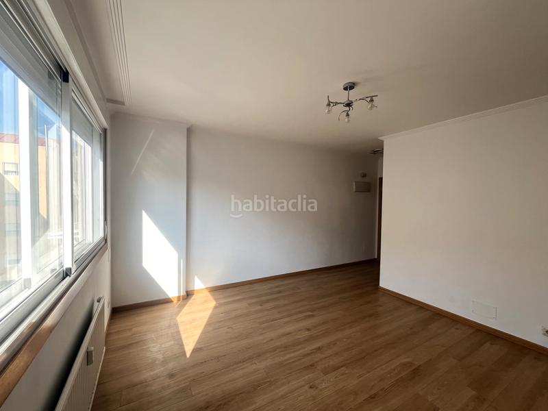 Foto f428aafb-76ff-4077-a5a0-5bf7052e6bca. Alquiler piso dos dormitorios, cocina equipada, trastero en Vigo