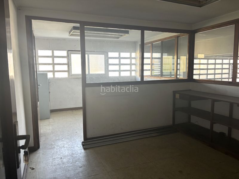Foto c3c405b3-5577-4bc1-863a-90448373ca28. Local comercial a Lavadores Vigo