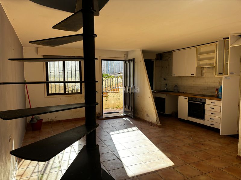 Foto 210f720b-3834-4597-93f9-40fdad89ad8e. Casa pareada en Teis Vigo