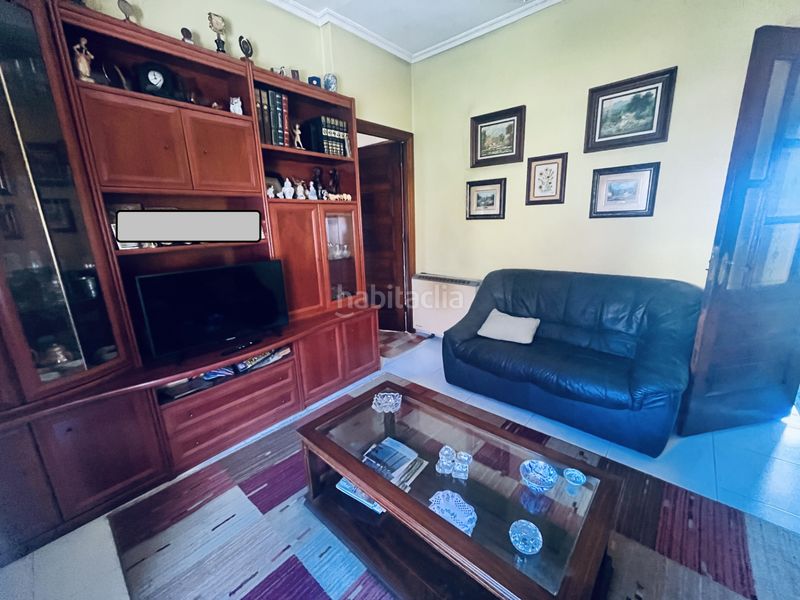 Foto 7f564b84-8943-49d9-bb9b-5eb085eb0998. Casa amb aparcament a Teis Vigo