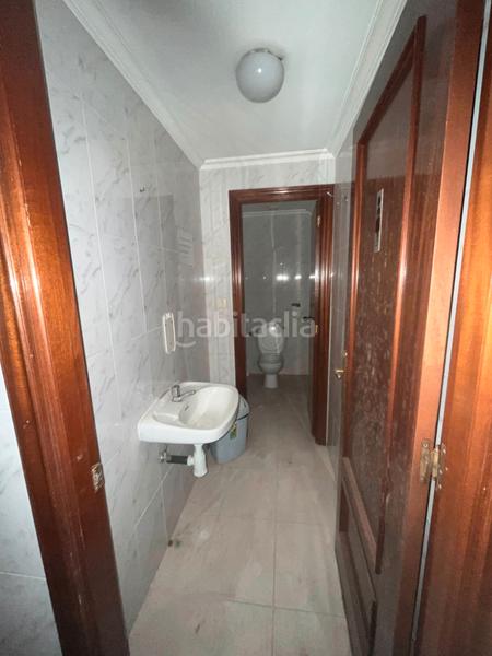 Foto 6c8d1db8-1ea5-4fe7-ba73-2e8f9a791467. Lloguer local comercial a rúa de sanjurjo badía 106 a Vigo