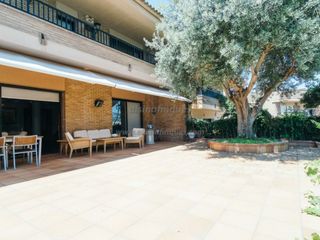 Chalet en Centre. Magnifica casa adosada de 6 dormitorios, frente al mar, lloret d