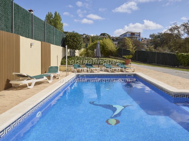 Foto 3199d7c6-39ce-499b-a08a-4dea48f9e223. Casa amb aparcament piscina a Lloret Verd - Els Pinars Lloret de Mar