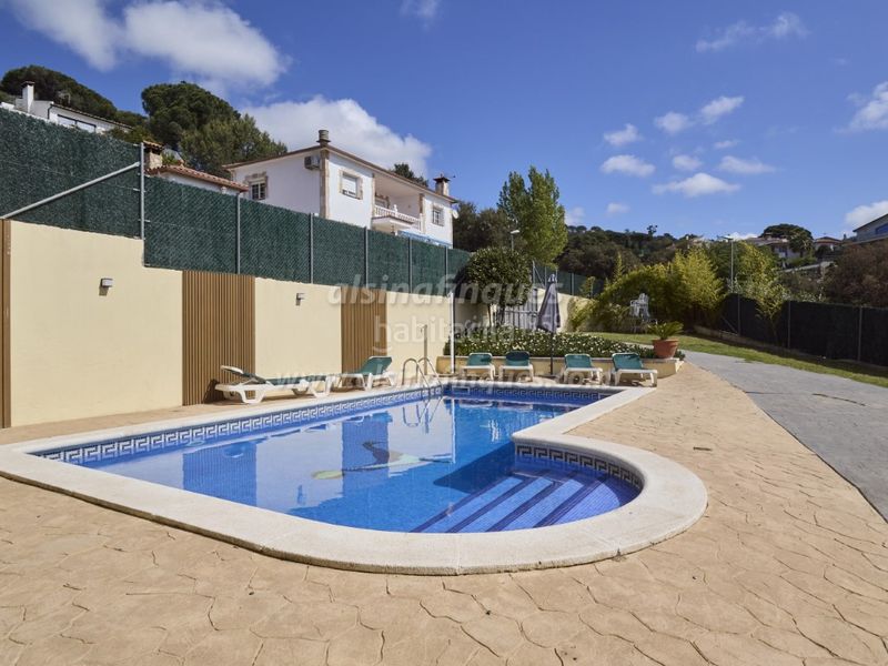 Foto 8eeff24f-98f1-4847-ab06-d2f525a4ae15. Casa amb aparcament piscina a Lloret Verd - Els Pinars Lloret de Mar