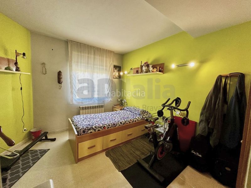 Foto df3f86c4-c8f8-446a-b9dd-56aa59416b92. Casa adossada amb calefacció aparcament piscina a Lloret de Mar