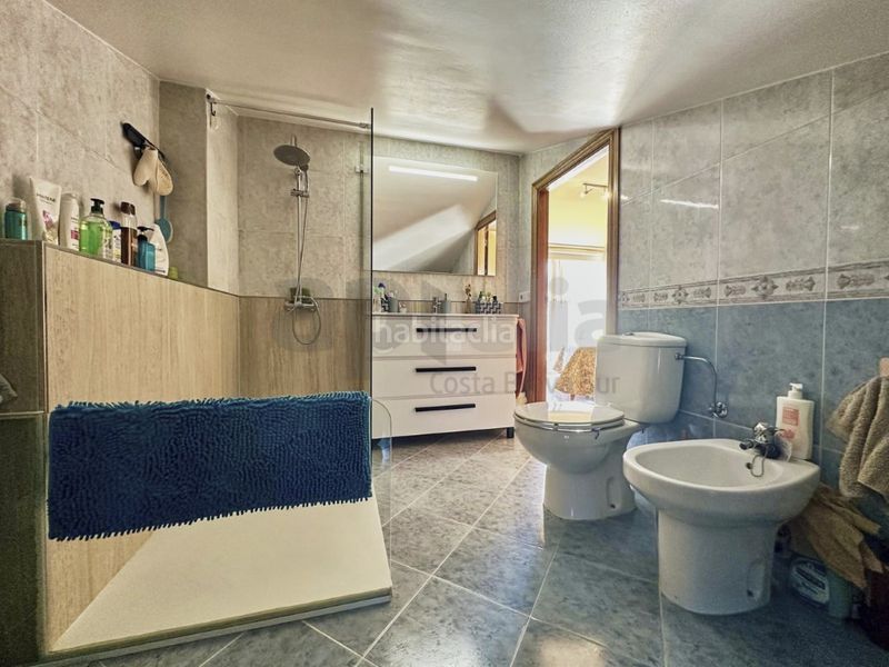 Foto f51d0682-31fd-4a07-a7a6-c3ed99d00726. Casa adossada amb calefacció aparcament piscina a Lloret de Mar
