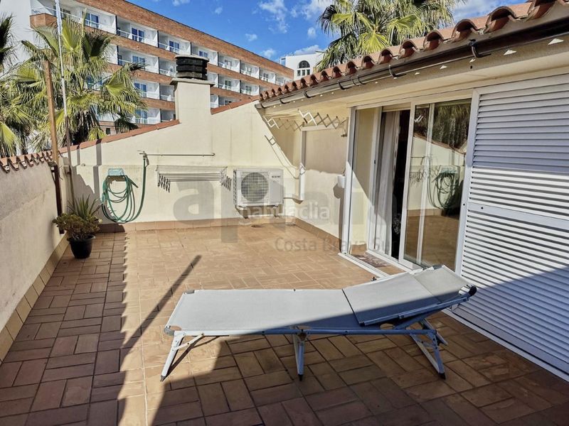 Foto f8055abe-0ba3-4e19-a27c-8f89d6dcef48. Casa adossada amb calefacció aparcament piscina a Lloret de Mar