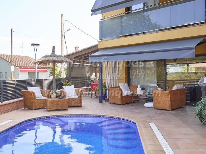 Foto 1245ec0a-c278-43d8-a92a-0bbd4bdd4ef7. Casa amb calefacció aparcament piscina a Santa Clotilde Lloret de Mar