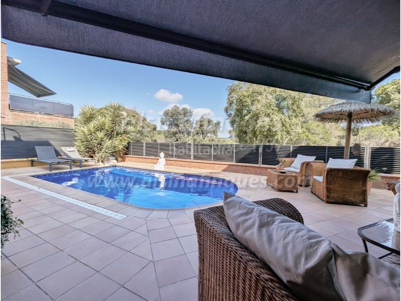 Foto 1db6835f-f64b-473e-af8e-eeb4f5233b76. Casa amb calefacció aparcament piscina a Santa Clotilde Lloret de Mar
